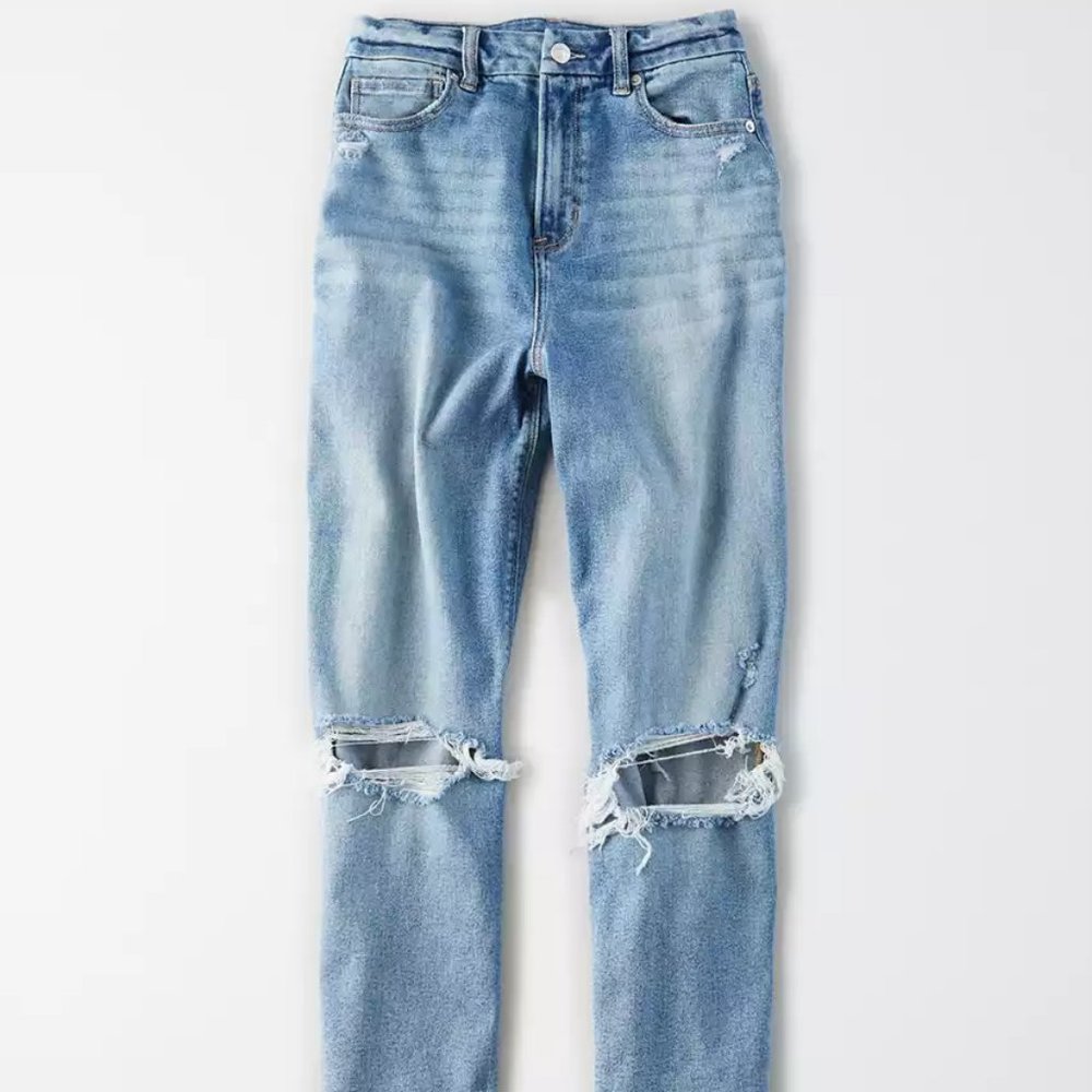 LIKE NEW! American Eagle Outfitters Light Wash Distressed Mom Denim Jeans